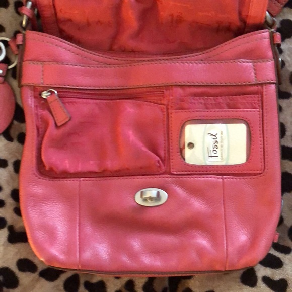 FOSSIL pink leather crossbody/shoulder bag. - Picture 9 of 11